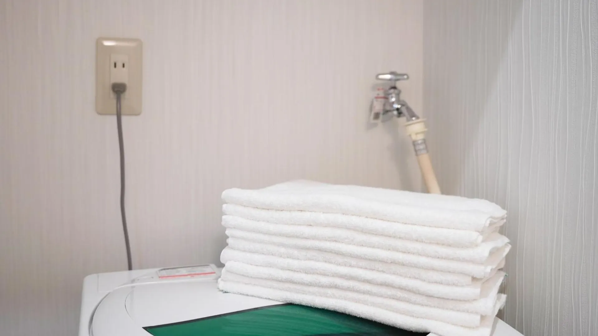 Apartmán 花園町駅から1分 難波から4分 今年リフォーム済み シャワー洗面トイレ各階付き 通天閣難波天王寺大阪城近々 Wi-Fi有り 星夜屋